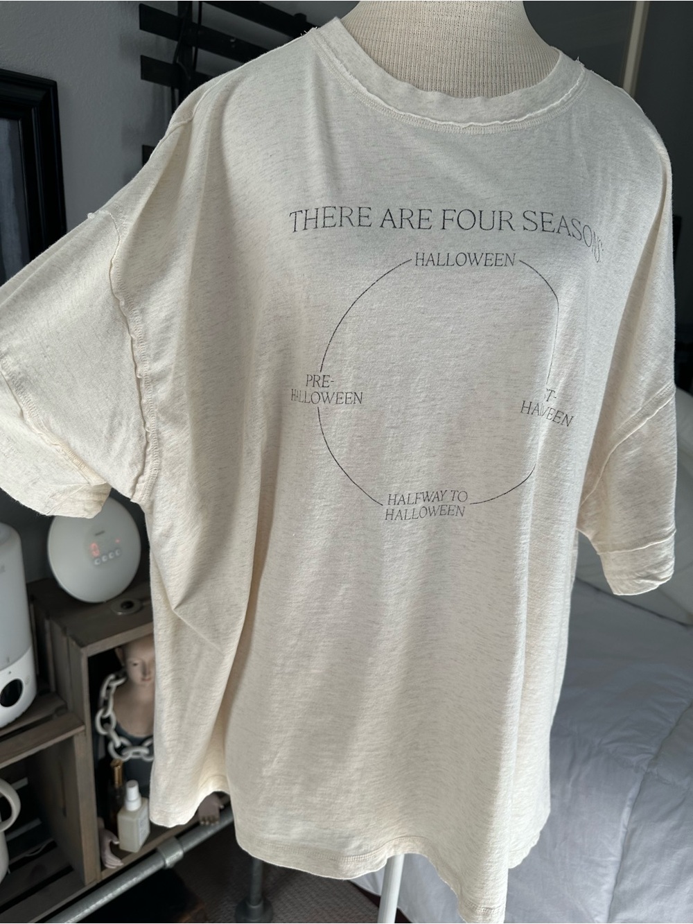 aerie There Are Four Seasons Halloween Graphic Short Sleeve Tee size XL